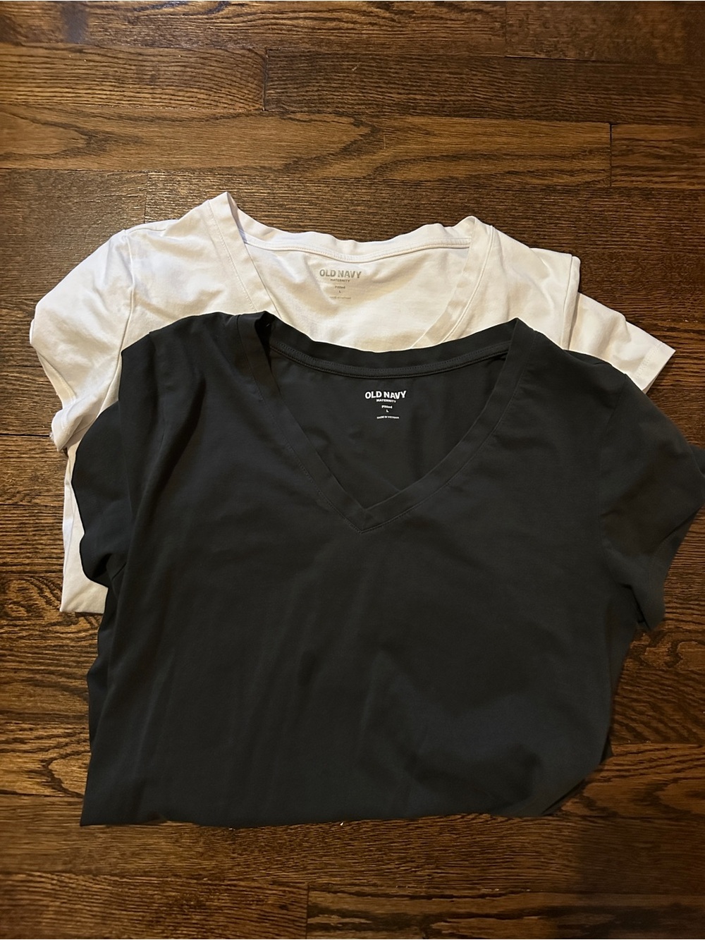 Old Navy Maternity V-Neck Tees size L